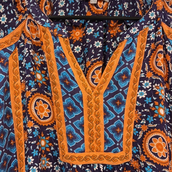 World Market top L/XL - Picture 3 of 7